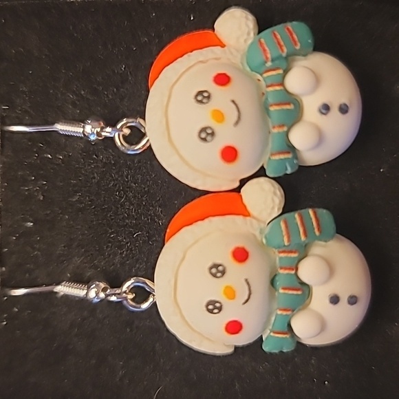 Cute Winter Snowman Earrings - Picture 2 of 3